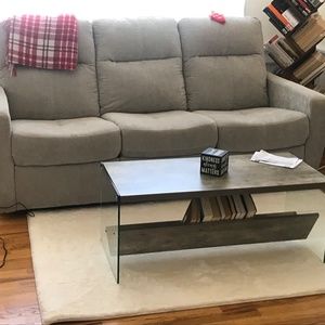 Fluffy white carpet 6 ft y 4 ft